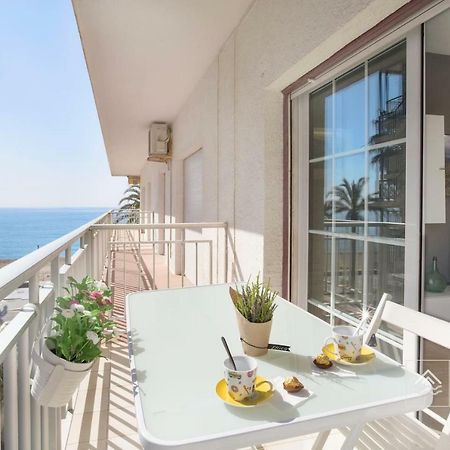 S12 - Beach Front Apartment --Free Wifi- Salou Esterno foto