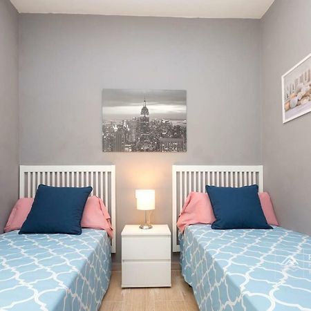 S12 - Beach Front Apartment --Free Wifi- Salou Esterno foto