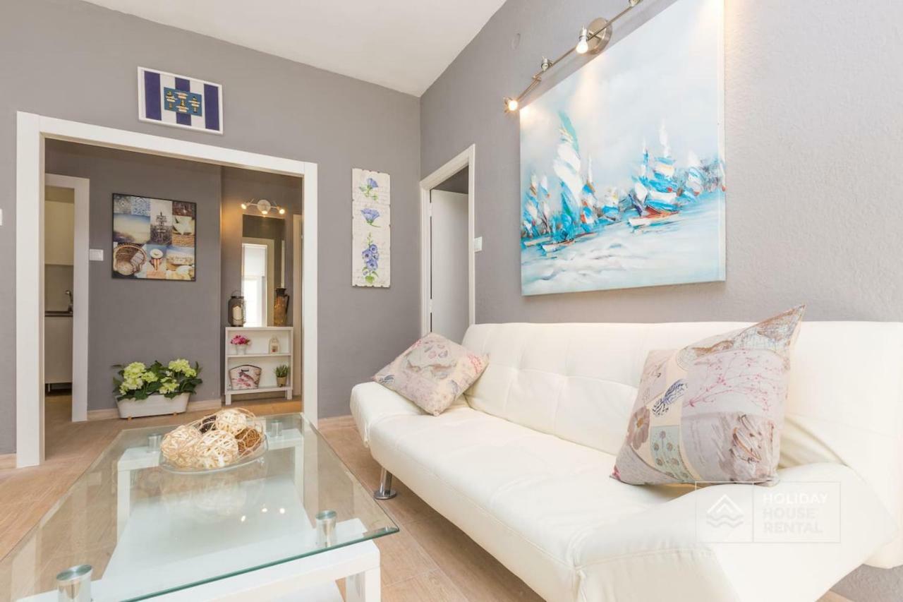 S12 - Beach Front Apartment --Free Wifi- Salou Esterno foto