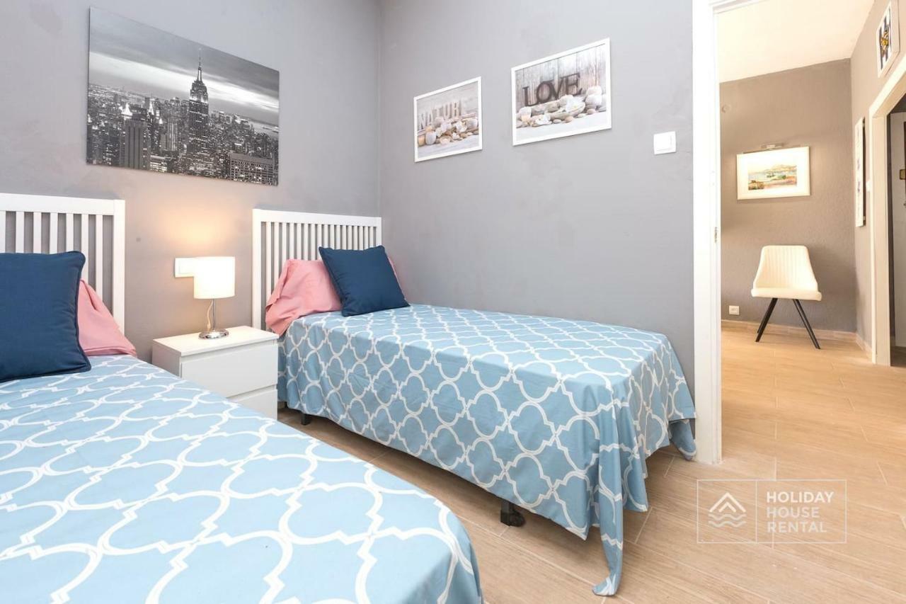 S12 - Beach Front Apartment --Free Wifi- Salou Esterno foto