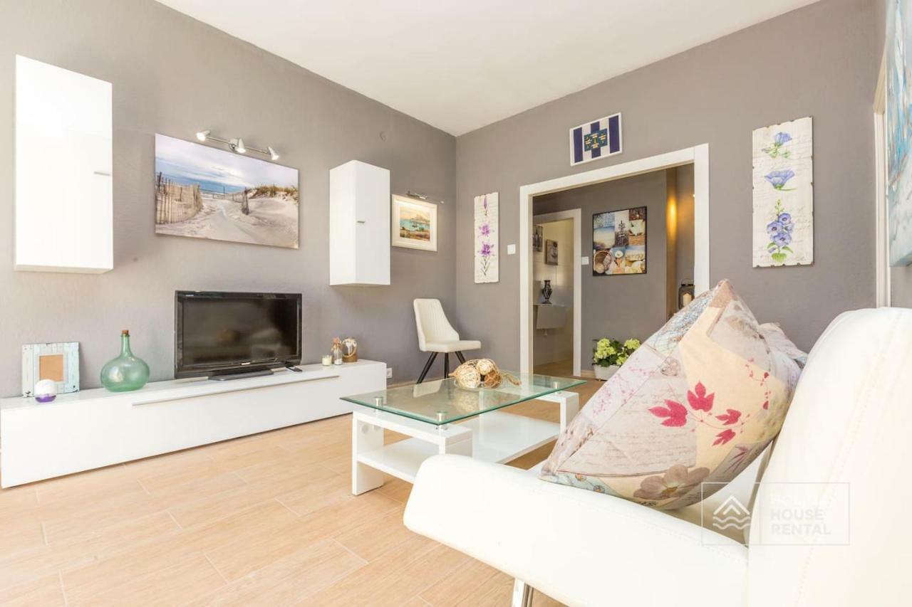 S12 - Beach Front Apartment --Free Wifi- Salou Esterno foto