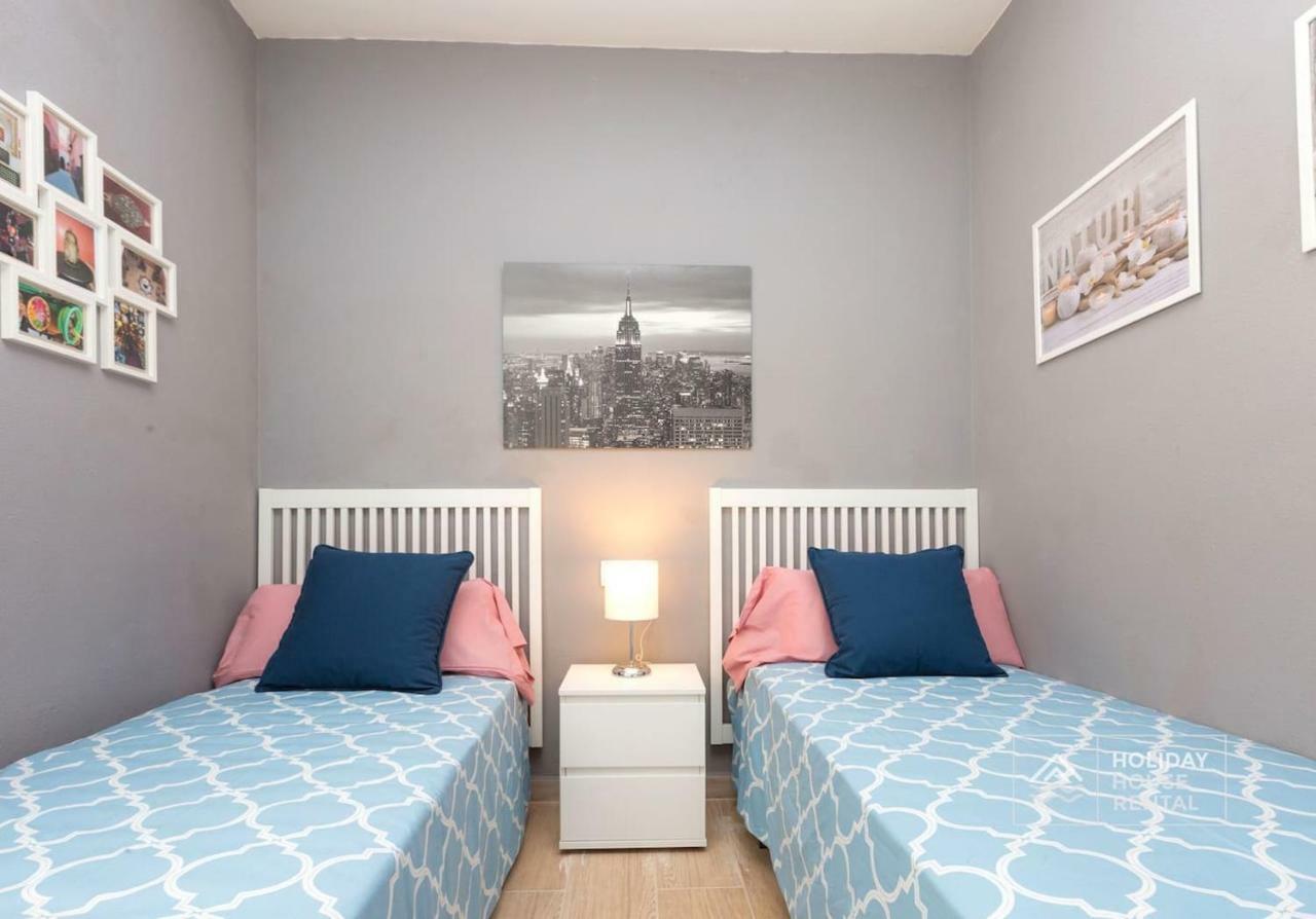 S12 - Beach Front Apartment --Free Wifi- Salou Esterno foto
